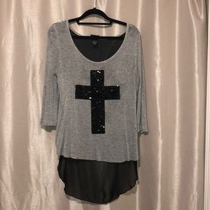 Comfy & cute cross top.